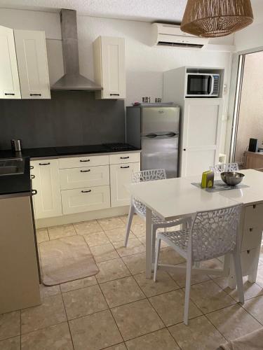 Appartement 4 personnes avec terrasse et piscine proche plage et commerces