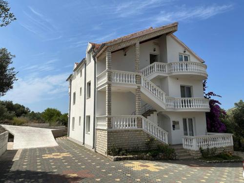 Apartmani Ljubica, Murter