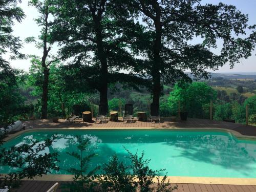 Mountain retreat in the Pyrénées, glorious views, fire pit & pool - Sleeps 14