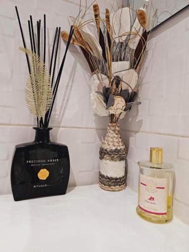 a shelf with two vases and a jar of oil at ALIZENZO in Le Diamant