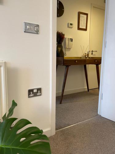 a hallway with a table and a sink in a room at Lombok Apartment near Old Street,Islington,Angel in London