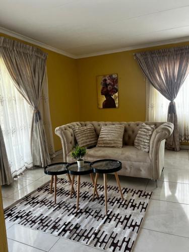 Χώρος καθιστικού στο NKGuestHouse