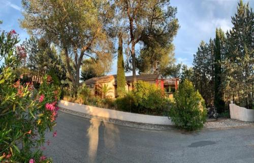 Photo de la galerie de l'établissement Magnifique villa avec Piscine Privée, au Muy