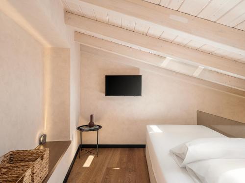 Monk Residence 27 - Stylish Old Town Retreat