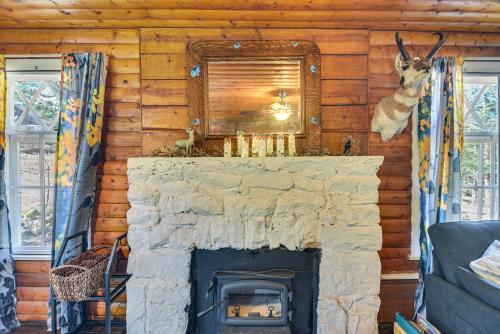 Galería fotográfica de Pine Chateau Guest Cabin with Mtn Views and Sauna! en Bailey