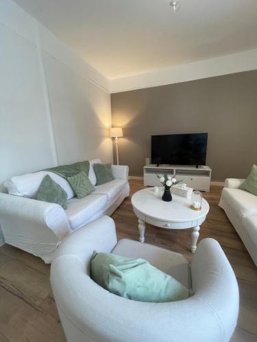 Appartement hyper-centre vue cathédraleにあるテレビまたはエンターテインメントセンター