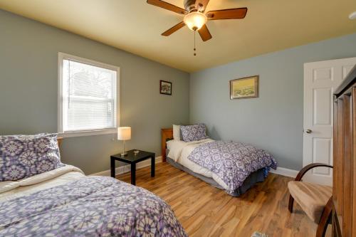 Voodi või voodid majutusasutuse Renovated Charlotte Bungalow - 3 Mi to Downtown! toas