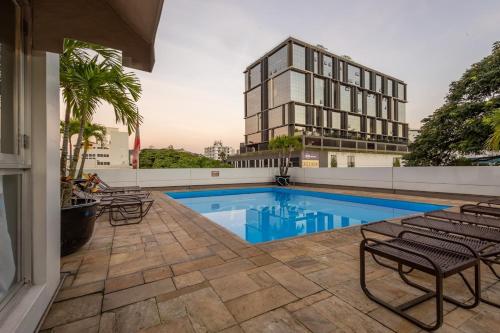a swimming pool on the roof of a building at Plaza Blumenau Hotel in Blumenau