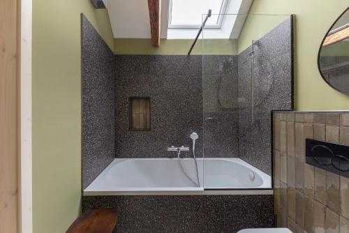 Farmhouse Chalet Apartmentsにあるバスルーム