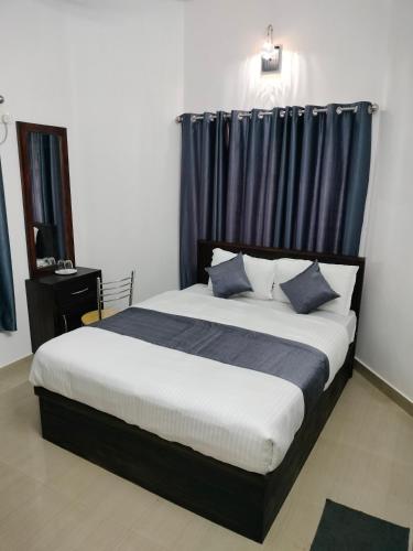 Postel nebo postele na pokoji v ubytování KMH RESIDENCY