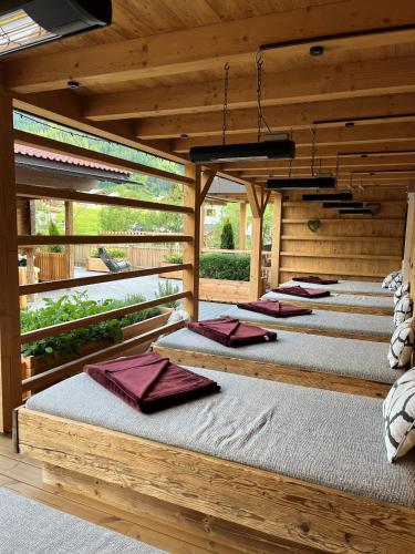 Ένα ή περισσότερα κρεβάτια σε δωμάτιο στο Vitalpina Hotel Magdalenahof
