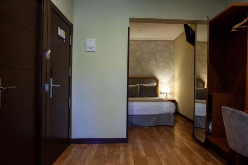 Postel nebo postele na pokoji v ubytování Hotel El Doncel