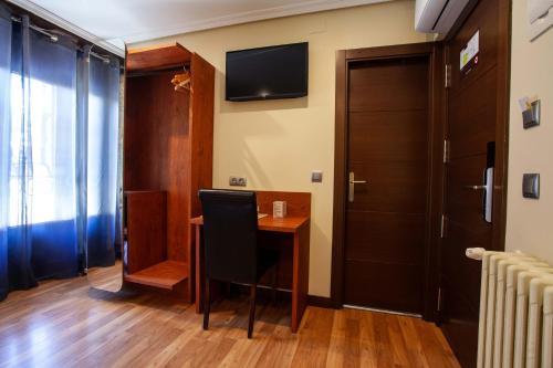 TV a/nebo společenská místnost v ubytování Hotel El Doncel