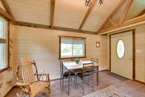 Φωτογραφία από το άλμπουμ του Tranquil Creekside Cabin in Dutch Country! σε Narvon