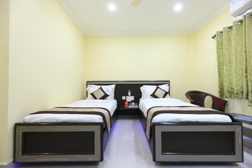 Ein Bett oder Betten in einem Zimmer der Unterkunft HOTEL SAlBALA INN - NEAR AIRPORT