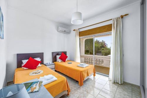 Villa Marrachinho by Villa Plus