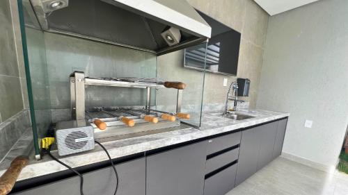 a kitchen with a sink and a counter top at Casa em Guarajuba in Guarajuba