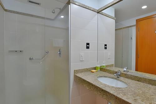Et badeværelse på Comfort Hotel Taguatinga - Flat Encantador c/ Wifi