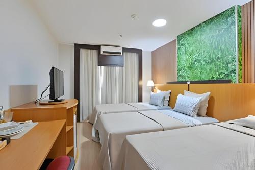 En eller flere senge i et værelse på Comfort Hotel Taguatinga - Flat Encantador c/ Wifi