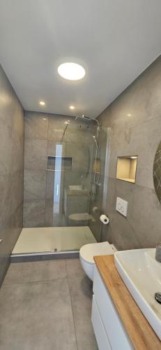 Phòng tắm tại Central and Trade Fair near Flat