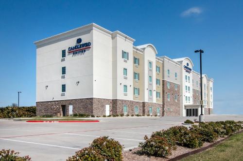 an exterior view of a hotel with a parking lot at Candlewood Suites Waco by IHG in Waco