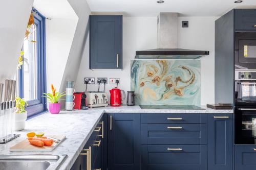 a kitchen with a large fish tank on the counter at The Anchor in Sutton