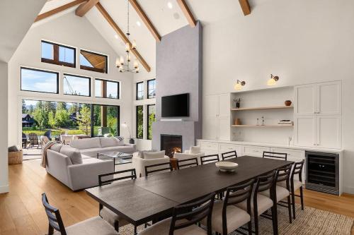 a dining room and living room with a table and chairs at Suncadia 5 Bdrm Custom Home, Perfect for Small Events in Cle Elum