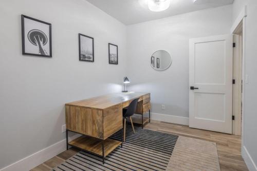 a desk in a room with a white wall at Suncadia 6 Bdrm Pet Friendly Home Great for Large Families in Cle Elum