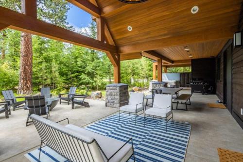 an outdoor patio with chairs and a grill at Suncadia 6 Bdrm Pet Friendly Home Great for Large Families in Cle Elum