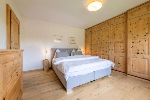 Cosy Apartment facing Piz Rosatsch with eFireplace, Pool & Sauna