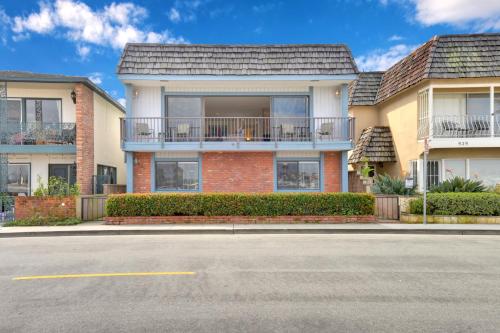 a house with balconies on the side of the street at 925 W Bay Ave in Newport Beach