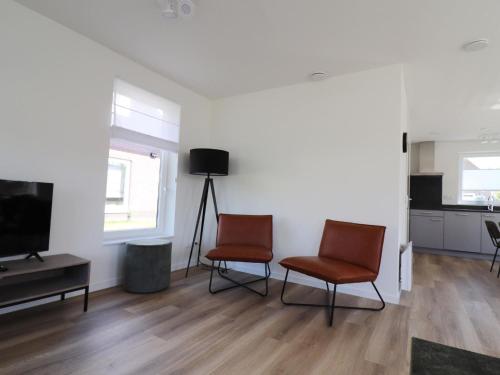 TV a/nebo společenská místnost v ubytování Holiday Home in Simonshaven by Lake Beach