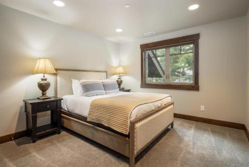 Un ou plusieurs lits dans un hébergement de l'établissement Suncadia Golf Course View 4 Bdrm Home