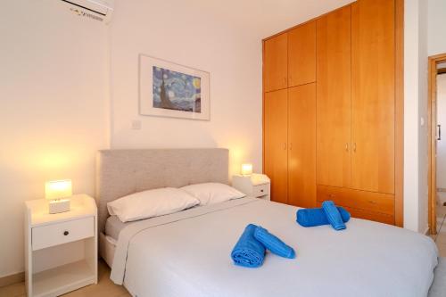Postel nebo postele na pokoji v ubytování Mirabella Mackenzie 1 Bedroom Flat Near the Sea