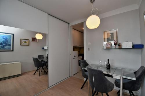 Apartment City