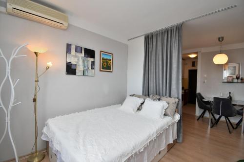 Apartment City