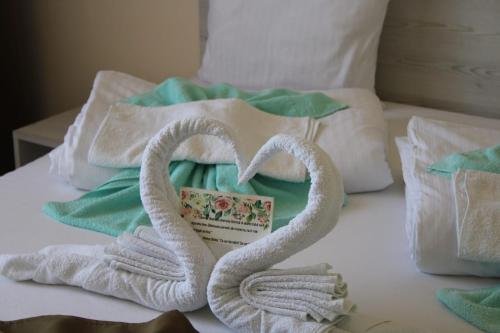 a pile of towels and towels on a bed at Hotel Ariana in Tăşnad