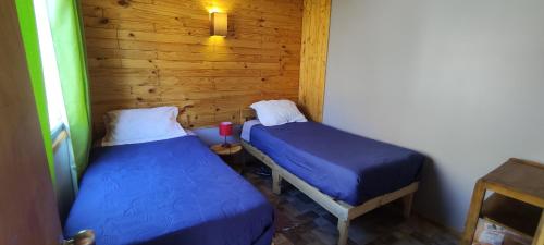 Una cama o camas en una habitación de Cabañas "Terrazas de Orión" con Vista Panorámica en Pisco Elqui