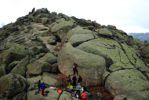 a group of people standing on a rocky mountain at Casa rural Domínguez in Navalosa
