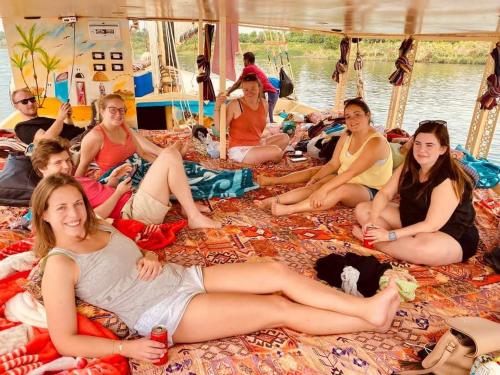 Επισκέπτες που μένουν στο Felucca sailing boat from Aswan to komombo with private bathroom