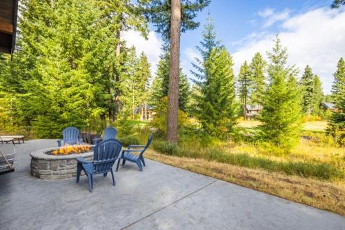 Сад в Suncadia 5 Bdrm Home on the Golf Course with Great Outdoor Entertainment