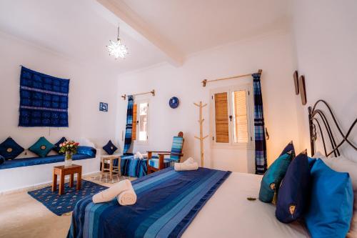 Ένα ή περισσότερα κρεβάτια σε δωμάτιο στο RIAD AMANA