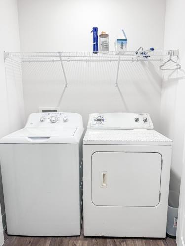 two washers and a washer and dryer in a room at morii - townhome with pool in Pensacola