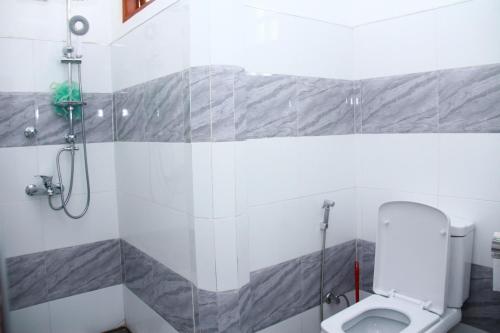 Un baño de Orchid Rest