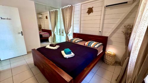 Postel nebo postele na pokoji v ubytování MAJO LOUNGE dans un jardin tropical à 5 min de la mer Caraïbe