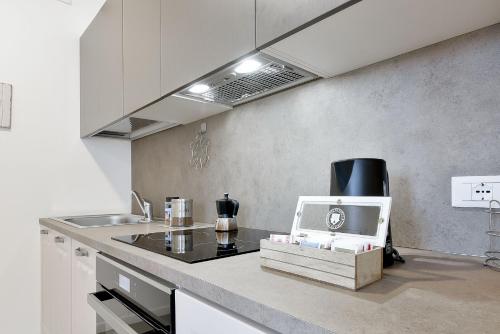 a kitchen with a sink and a stove top oven at Queen Venice Fly Apartments in Campalto