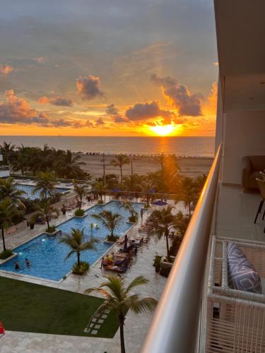 Východ nebo západ slunce při pohledu z apartmánu nebo okolí