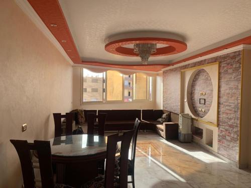 a dining room with a table and chairs in it at القاهرة حلوان امام النيل in Aţ Ţarfāyah