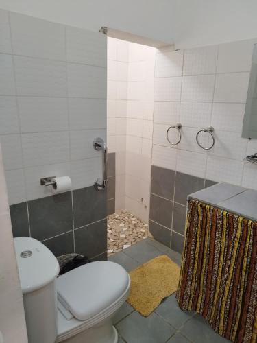 Un baño de Senekera villa 3 chambres SDB avec piscine petite côte