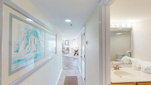 Koupelna v ubytování Beachfront Haven 2BR Retreat Litchfield By the Sea